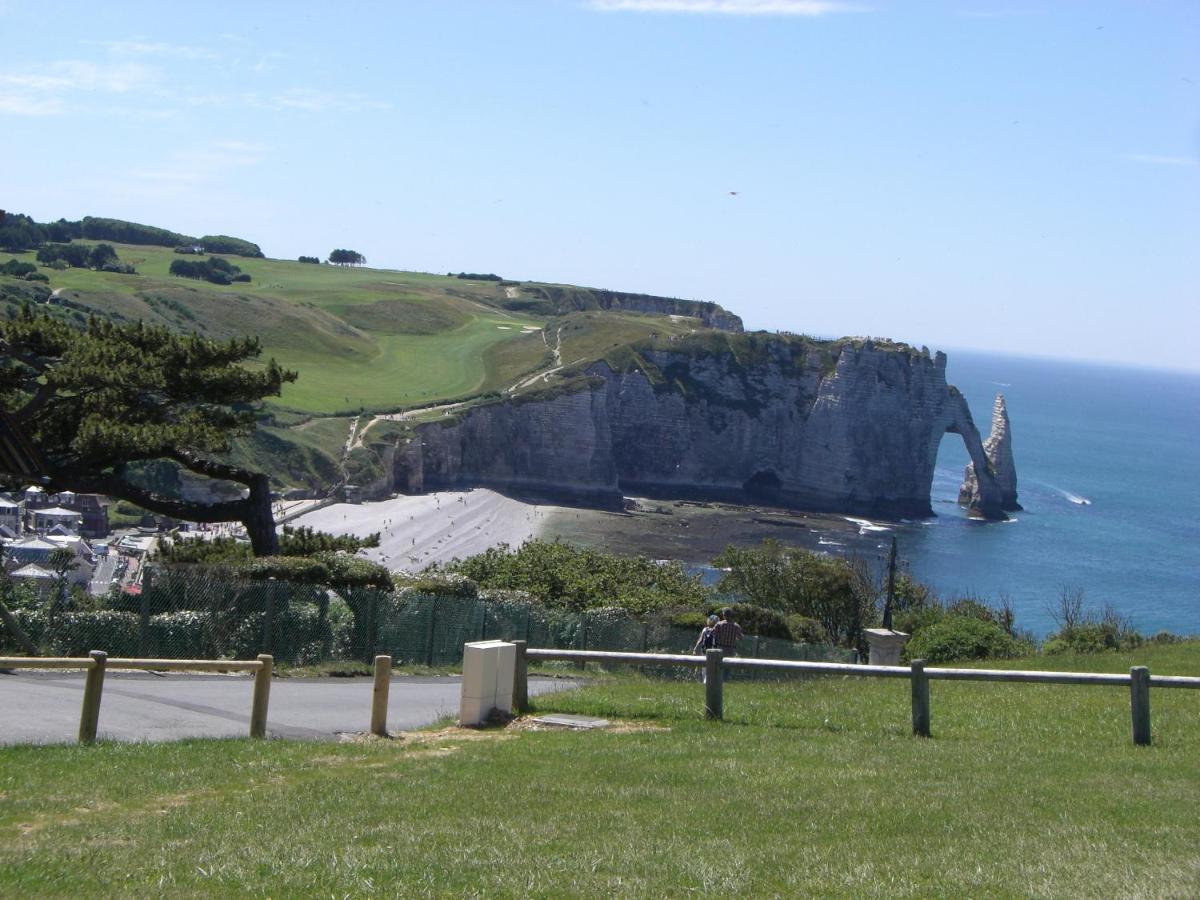 La Cabane De Cecile-La Hutte Etretat Exterior photo